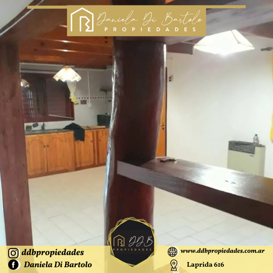 CASA AMPLIA EN VENTA- Calle Chocon